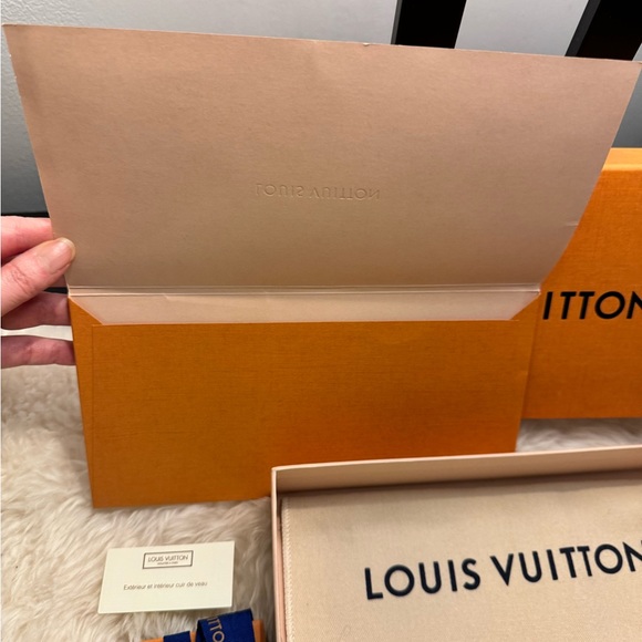 Louis Vuitton Box Set - Picture 7 of 10